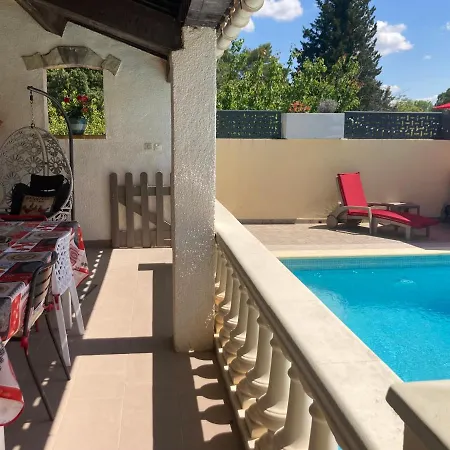 Au Pont Des Charettes - Piscine Et Villa Uzes